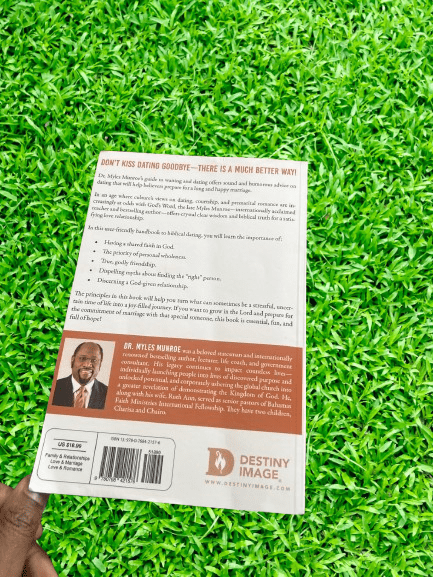 Waiting and Dating: A Sensible Guide to a Fulfilling Love Relationship Paperback – by Myles Munroe - Image 3