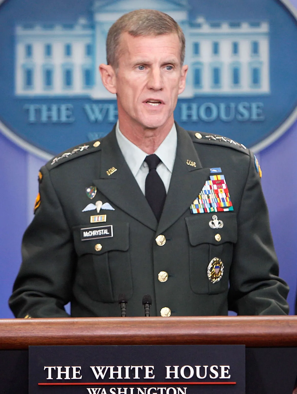 Team of Teams: New Rules of Engagement for a Complex World Paperback – Illustrated by General Stanley McChrystal ,Tantum Collins & David Silverman - Image 4